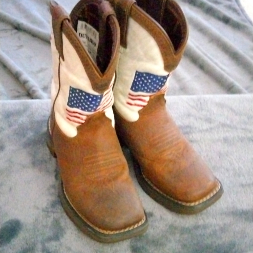 Kid's Durango boots size 11M